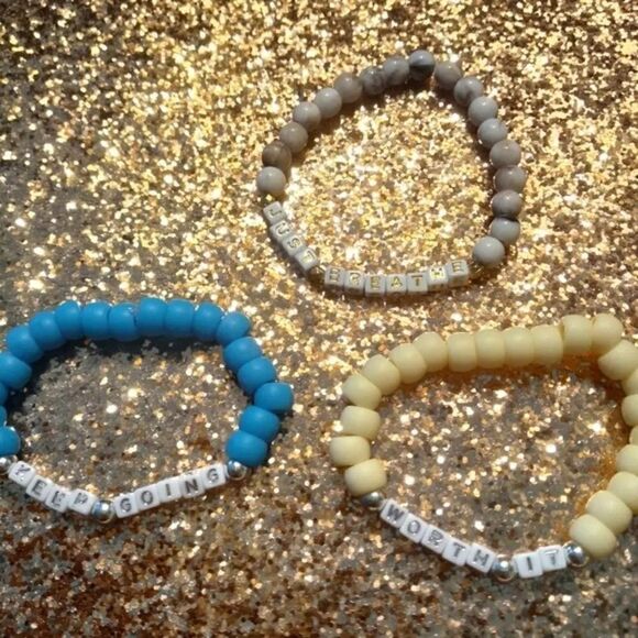 ✨B1G1 1/2 OFF✨ Inspirational bracelet trio - Picture 2 of 3